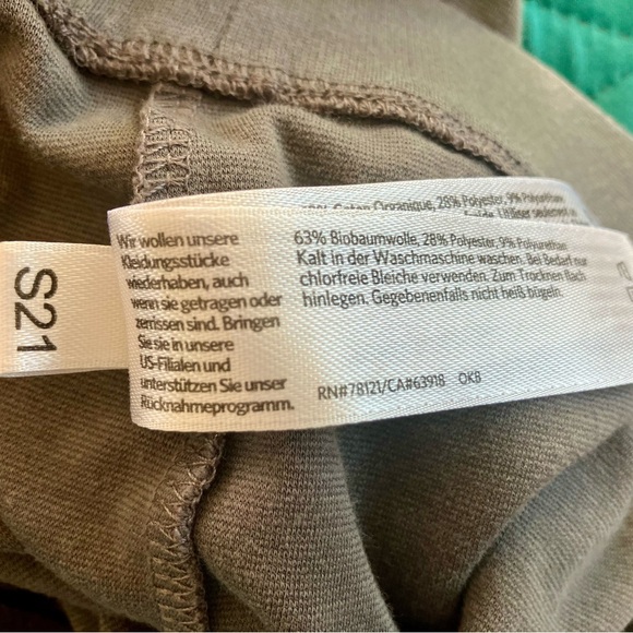 Eileen Fisher Gray Wide-Leg Tapered Capri Pants; Organic Cotton Blend - Picture 5 of 5